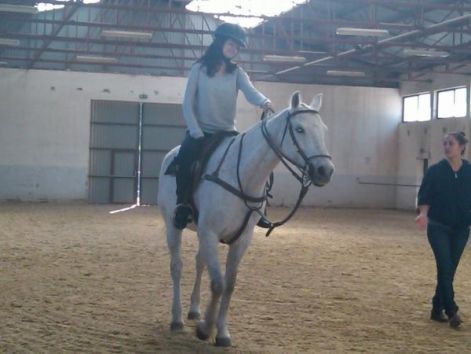 me-on-my-horse-selena-gomez-14825289-600-450.jpg